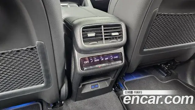 Mercedes-Benz GLE-Class 2026 — Photo 28/33