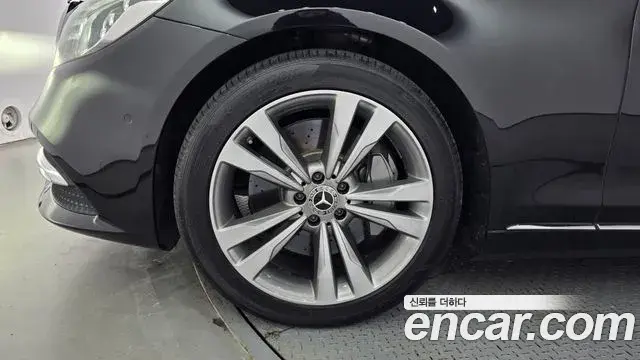 Mercedes-Benz S-Class 2018 — Photo 5/20