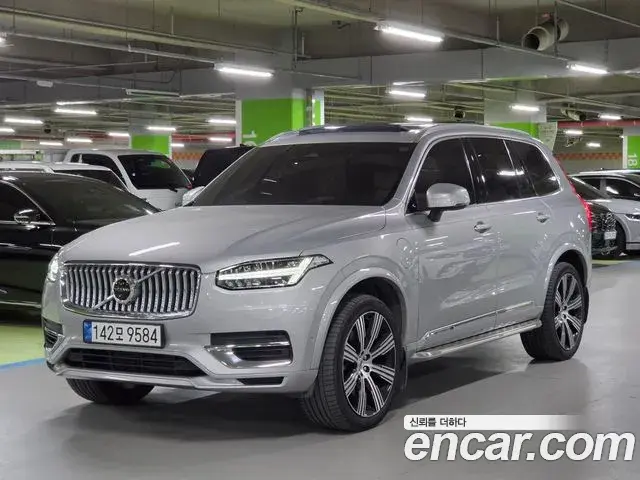 Volvo XC90 2022 — ფოტო 13/20
