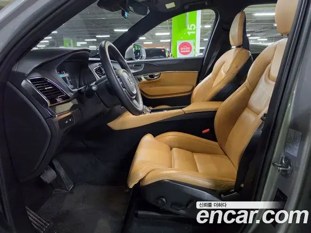 Volvo XC90 2022 — ფოტო 17/20
