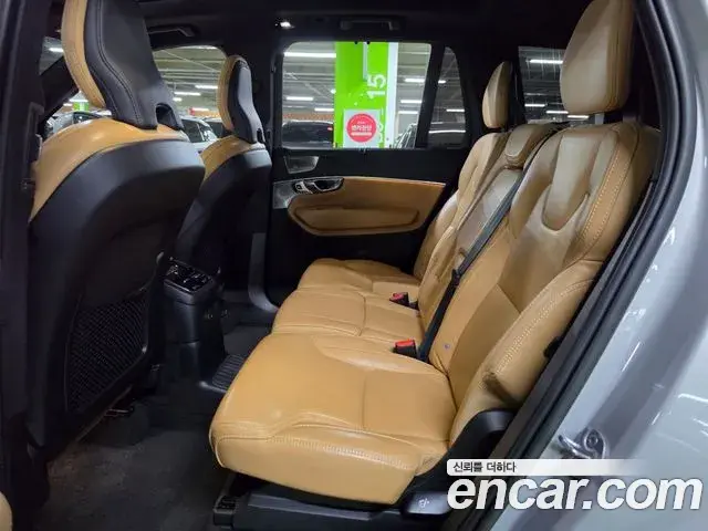 Volvo XC90 2022 — ფოტო 14/20