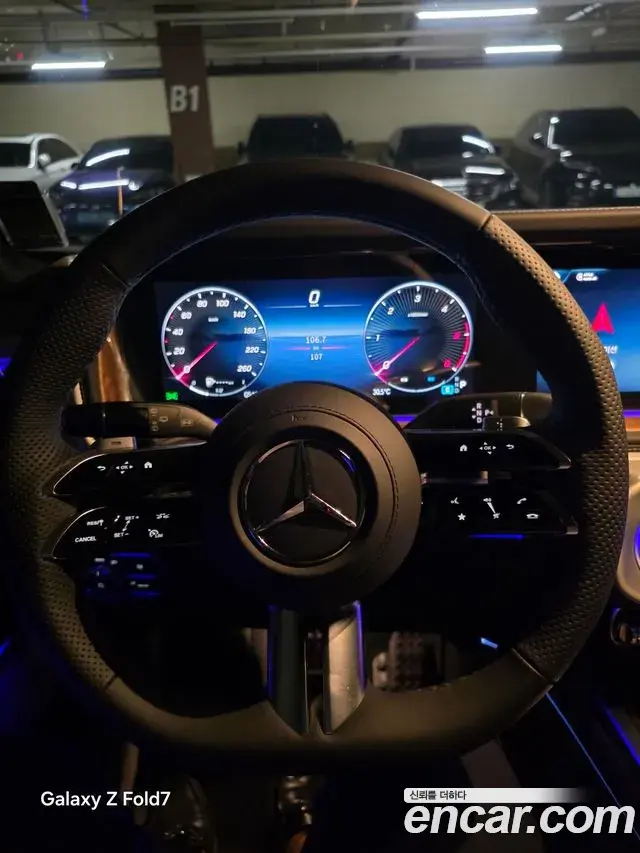 Mercedes-Benz G-Class 2025 — Photo 8/10