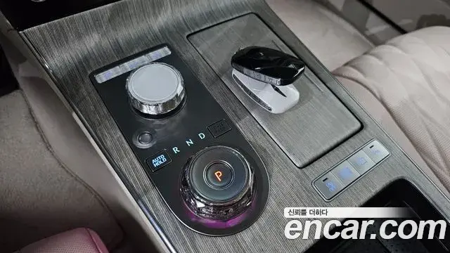 Genesis Electrified G80 2024 — Photo 9/20