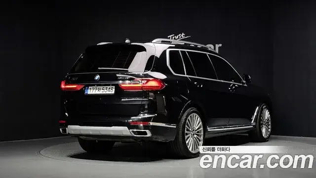 BMW X7 2021 — Photo 2/20