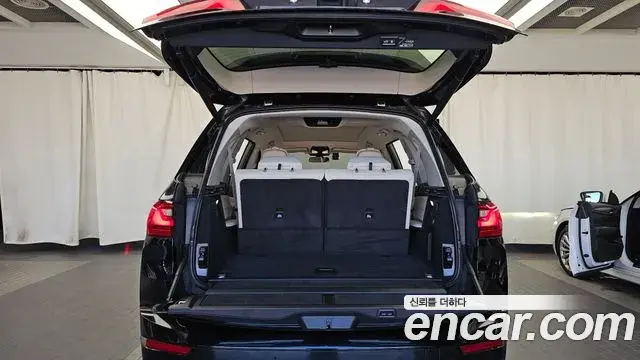 BMW X7 2021 — Photo 20/20