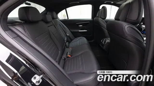Mercedes-Benz C-Class 2025 — ფოტო 8/20
