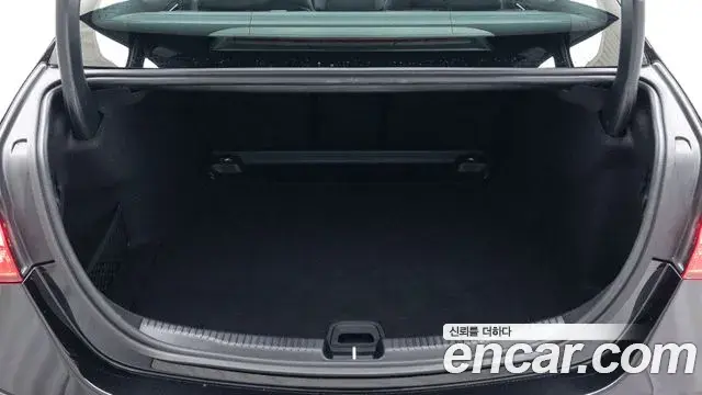 Mercedes-Benz C-Class 2025 — ფოტო 10/20
