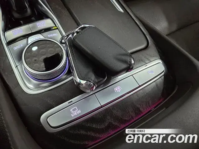 Kia The K9 2018 — Photo 14/20