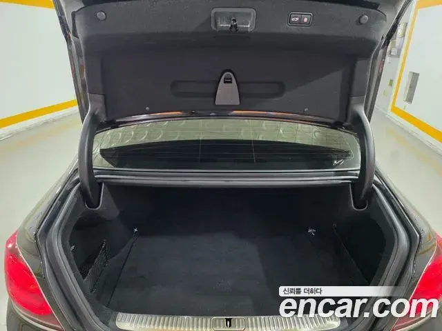 Kia The K9 2018 — Photo 19/20
