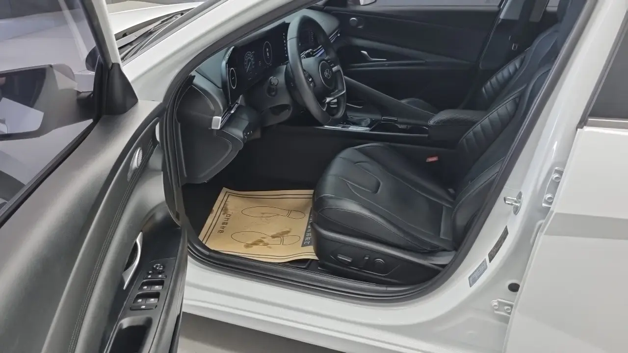 Hyundai Avante 2022 — Photo 9/18