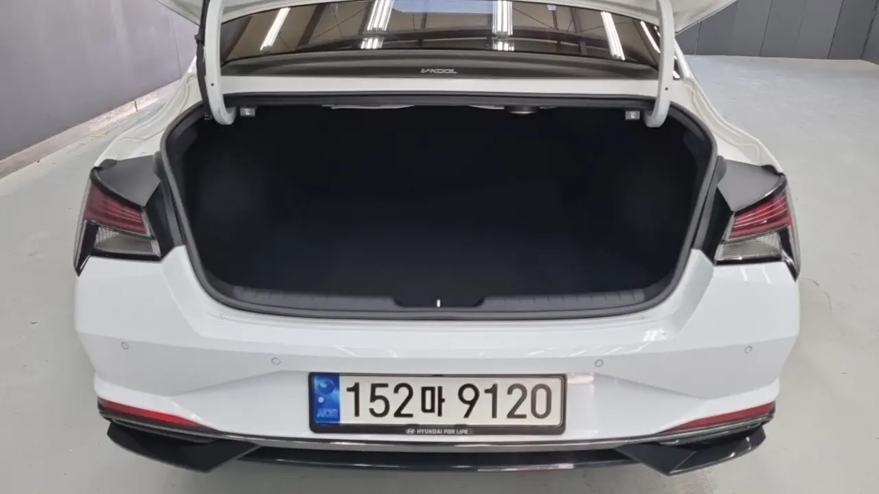Hyundai Avante 2022 — Photo 12/18