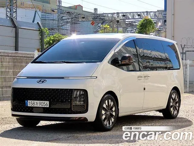 Hyundai Staria 2021 — Photo 1/20