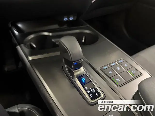 Lexus UX300h 2025 — Şəkil 7/13