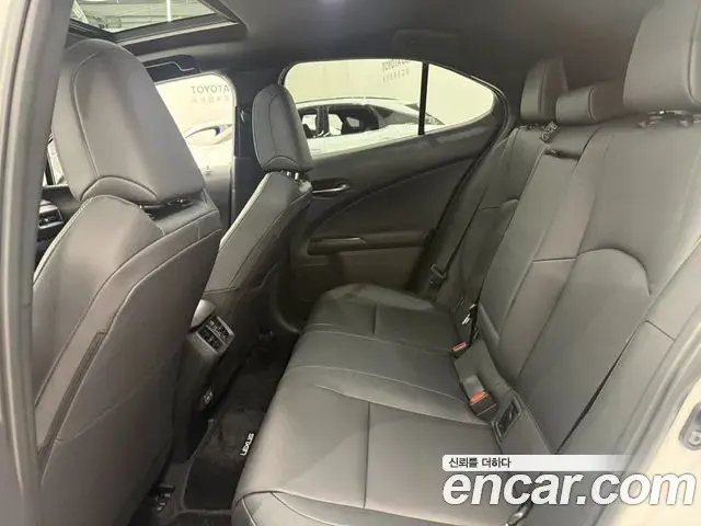 Lexus UX300h 2025 — Şəkil 12/13