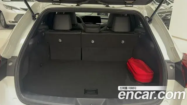 Lexus UX300h 2025 — Şəkil 13/13