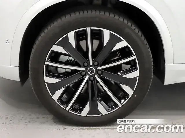 Volvo XC90 2025 — Фото 4/20