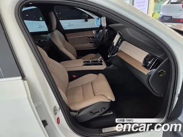 Volvo XC90 2025 — Фото 12/20