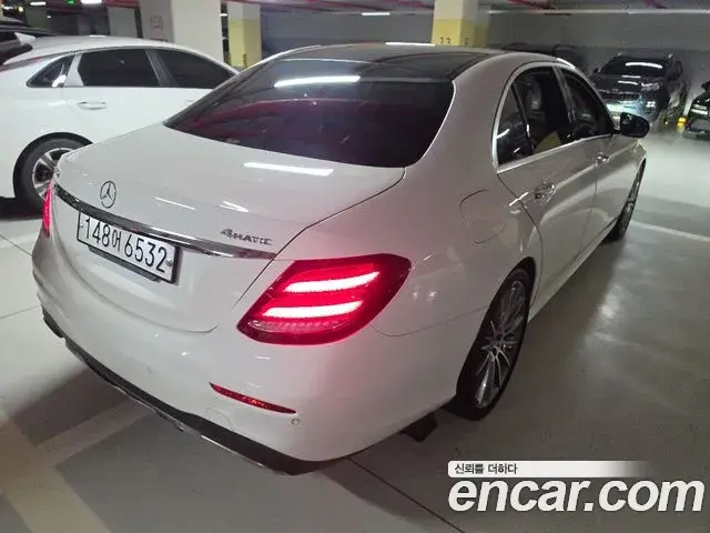 Mercedes-Benz E-Class 2019 — Photo 4/20