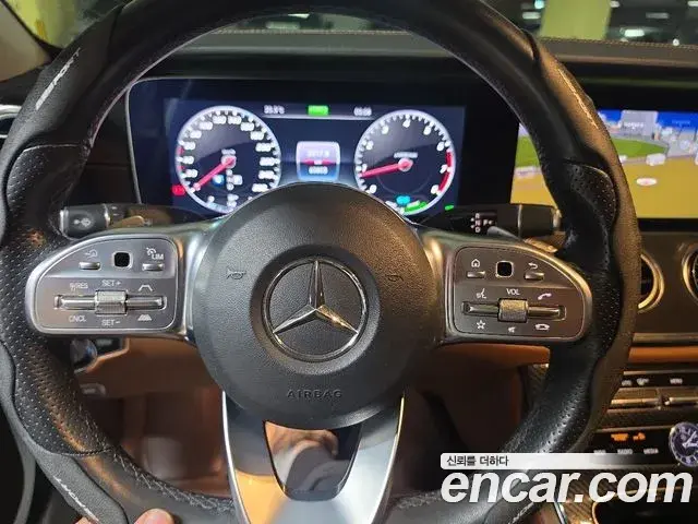 Mercedes-Benz E-Class 2019 — Photo 7/20