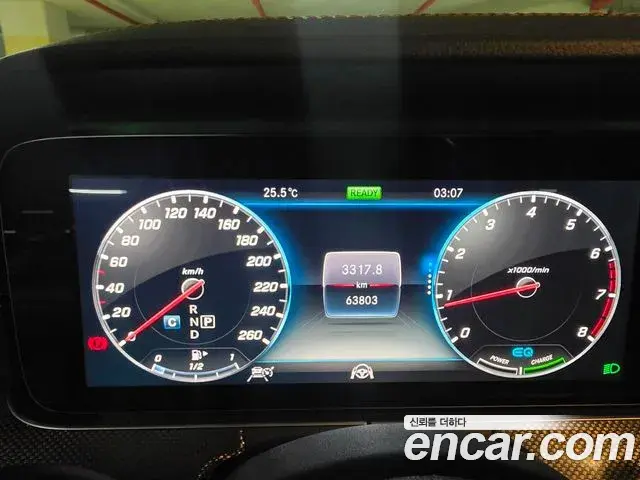 Mercedes-Benz E-Class 2019 — Photo 8/20