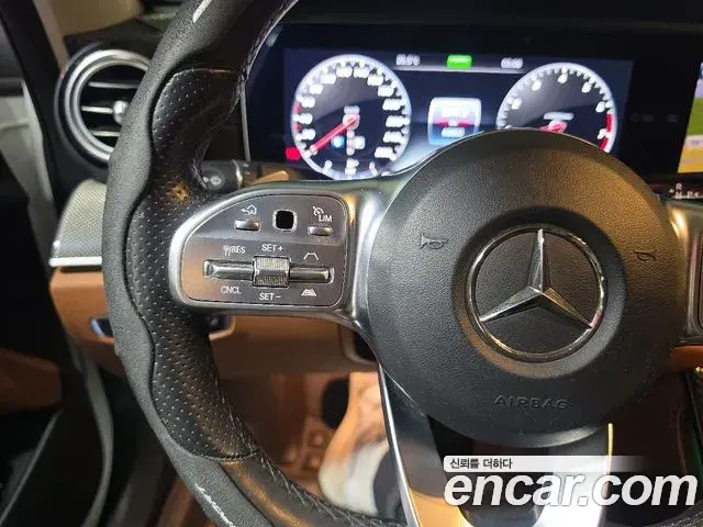 Mercedes-Benz E-Class 2019 — Photo 10/20