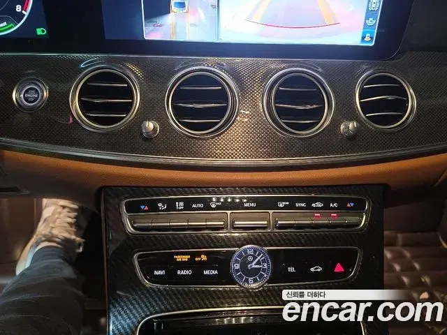 Mercedes-Benz E-Class 2019 — Photo 15/20