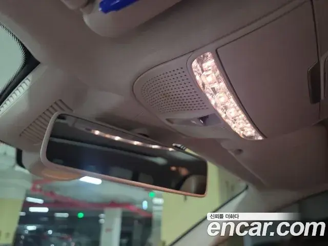 Mercedes-Benz E-Class 2019 — Photo 17/20