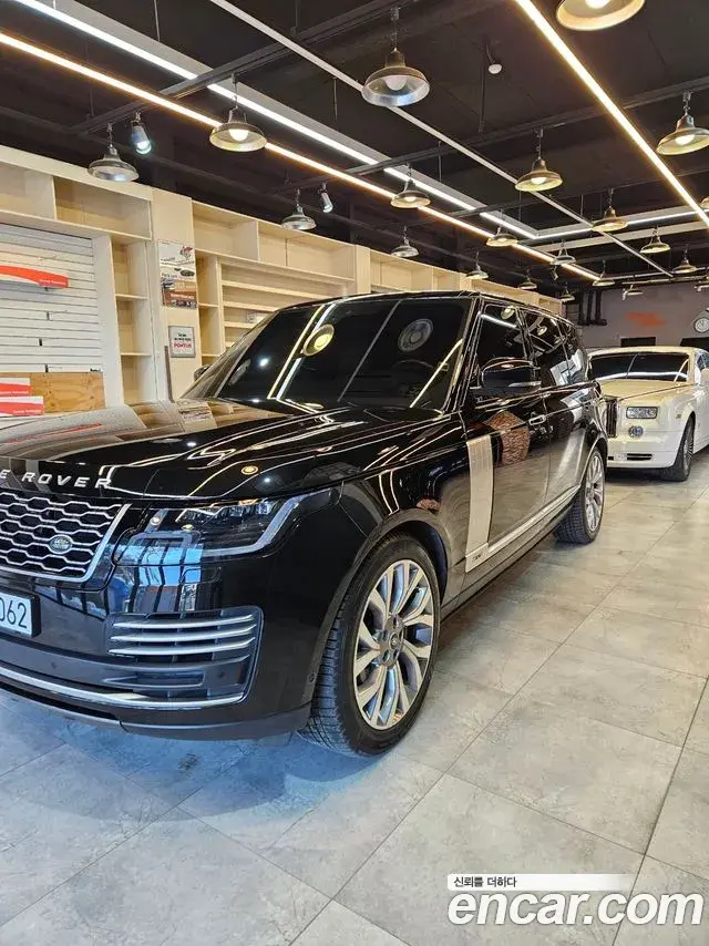 Land Rover Range Rover 2020 — ფოტო 4/14