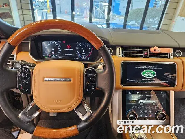 Land Rover Range Rover 2020 — ფოტო 13/14