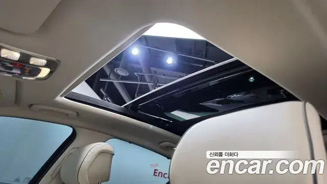 Genesis Electrified G80 2024 — Photo 17/20