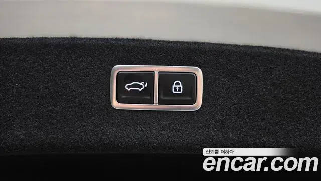 Genesis Electrified G80 2024 — Photo 18/20