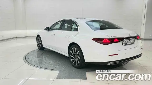 Mercedes-Benz E-Class 2026 — Photo 1/20