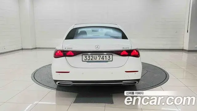 Mercedes-Benz E-Class 2026 — Photo 2/20