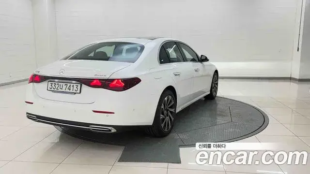 Mercedes-Benz E-Class 2026 — Photo 3/20