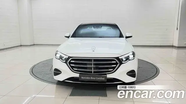 Mercedes-Benz E-Class 2026 — Photo 9/20