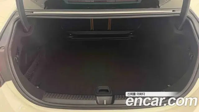 Mercedes-Benz E-Class 2026 — Photo 10/20