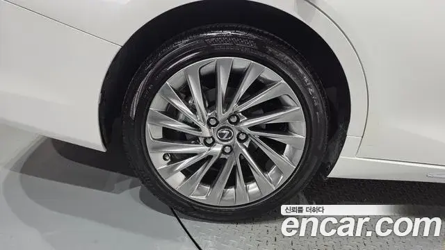 Lexus ES300h 2025 — Photo 5/20