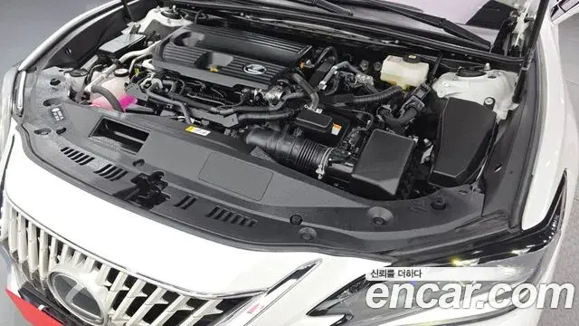 Lexus ES300h 2025 — Photo 6/20
