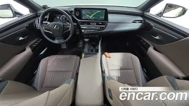 Lexus ES300h 2025 — Photo 7/20