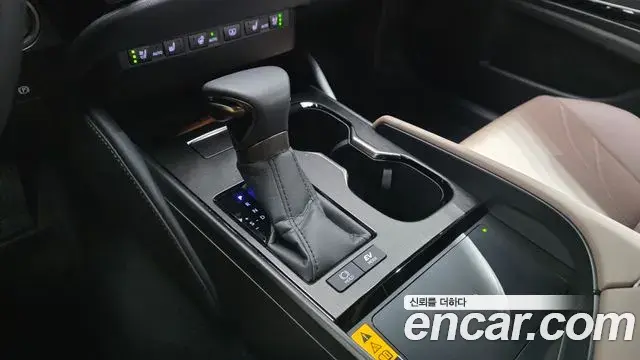 Lexus ES300h 2025 — Photo 9/20
