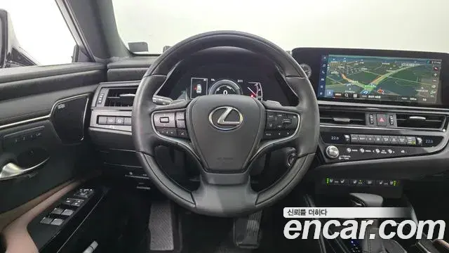 Lexus ES300h 2025 — Photo 14/20