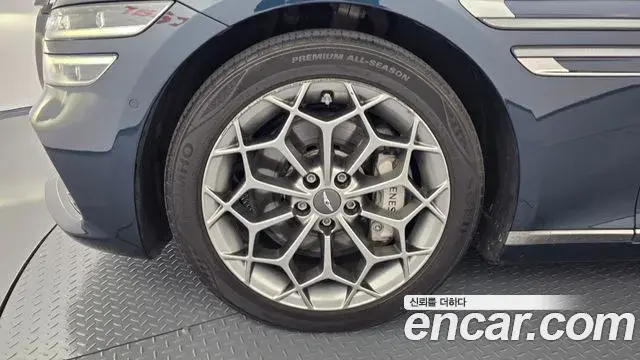 Genesis Electrified G80 2022 — Photo 5/20