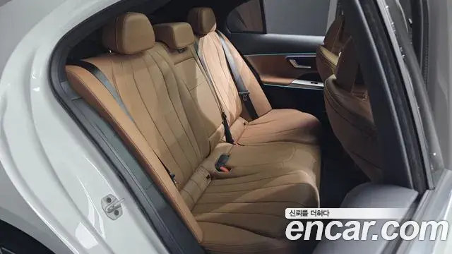 Mercedes-Benz E-Class 2026 — Фото 12/20