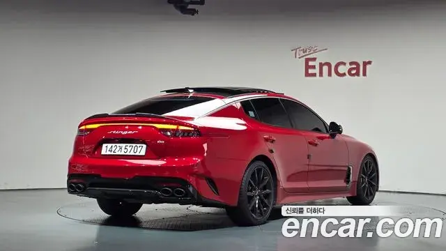 Kia Stinger 2022 — Фото 1/20