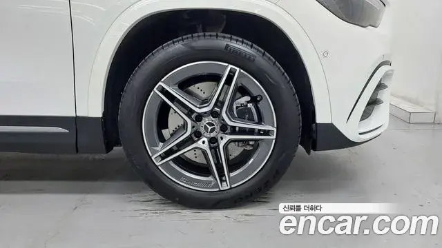 Mercedes-Benz GLA-Class 2025 — Photo 4/18