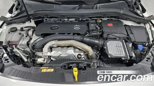 Mercedes-Benz GLA-Class 2025 — Photo 5/18