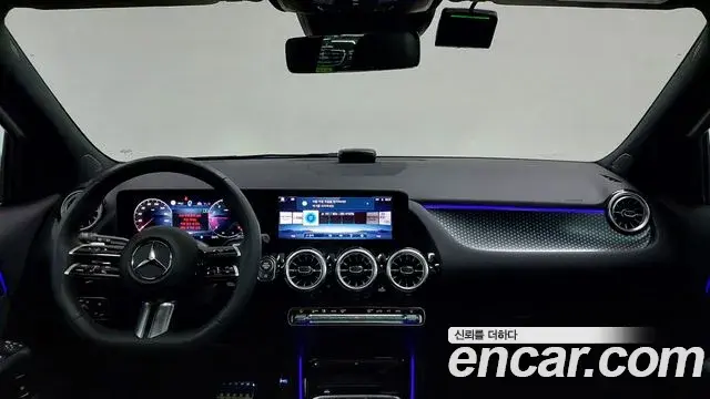 Mercedes-Benz GLA-Class 2025 — Photo 6/18