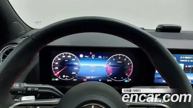 Mercedes-Benz GLA-Class 2025 — Photo 7/18