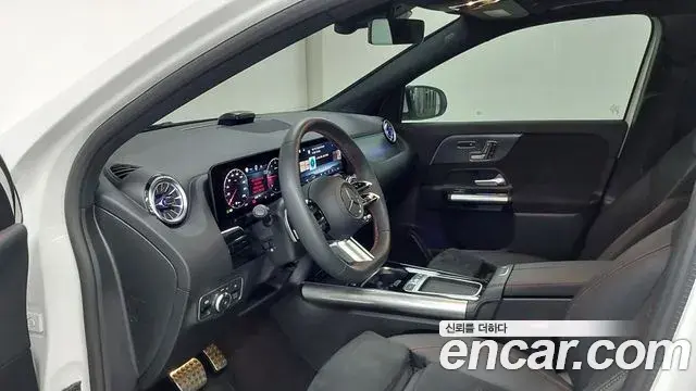 Mercedes-Benz GLA-Class 2025 — Photo 8/18