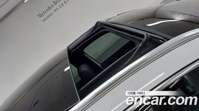 Mercedes-Benz GLA-Class 2025 — Photo 12/18